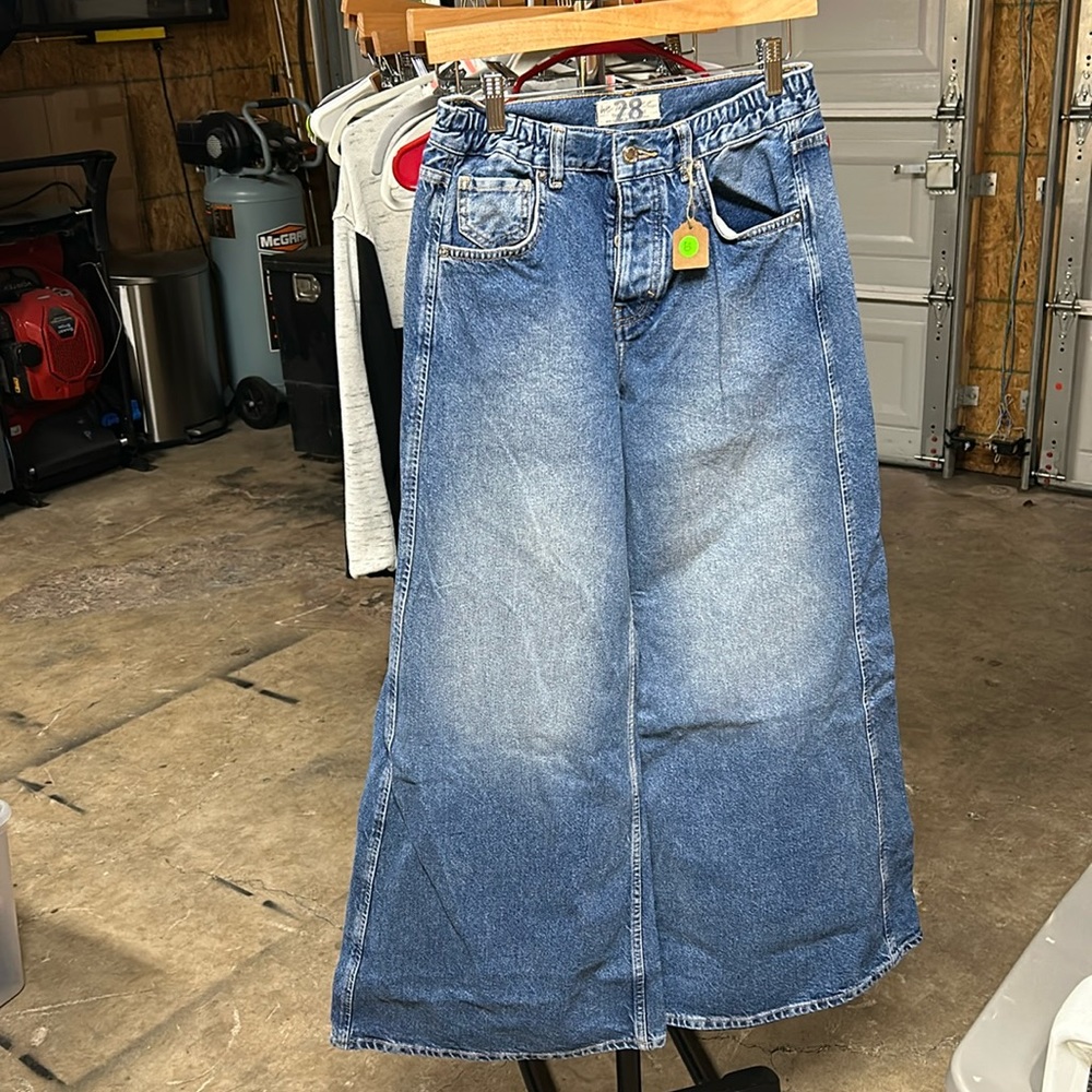 Wide leg free people Jean size 28
